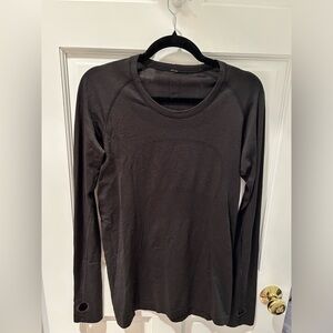 Black lululemon swiftly